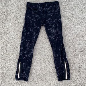 Lululemon Cropped Floral Leggings (Size 6)